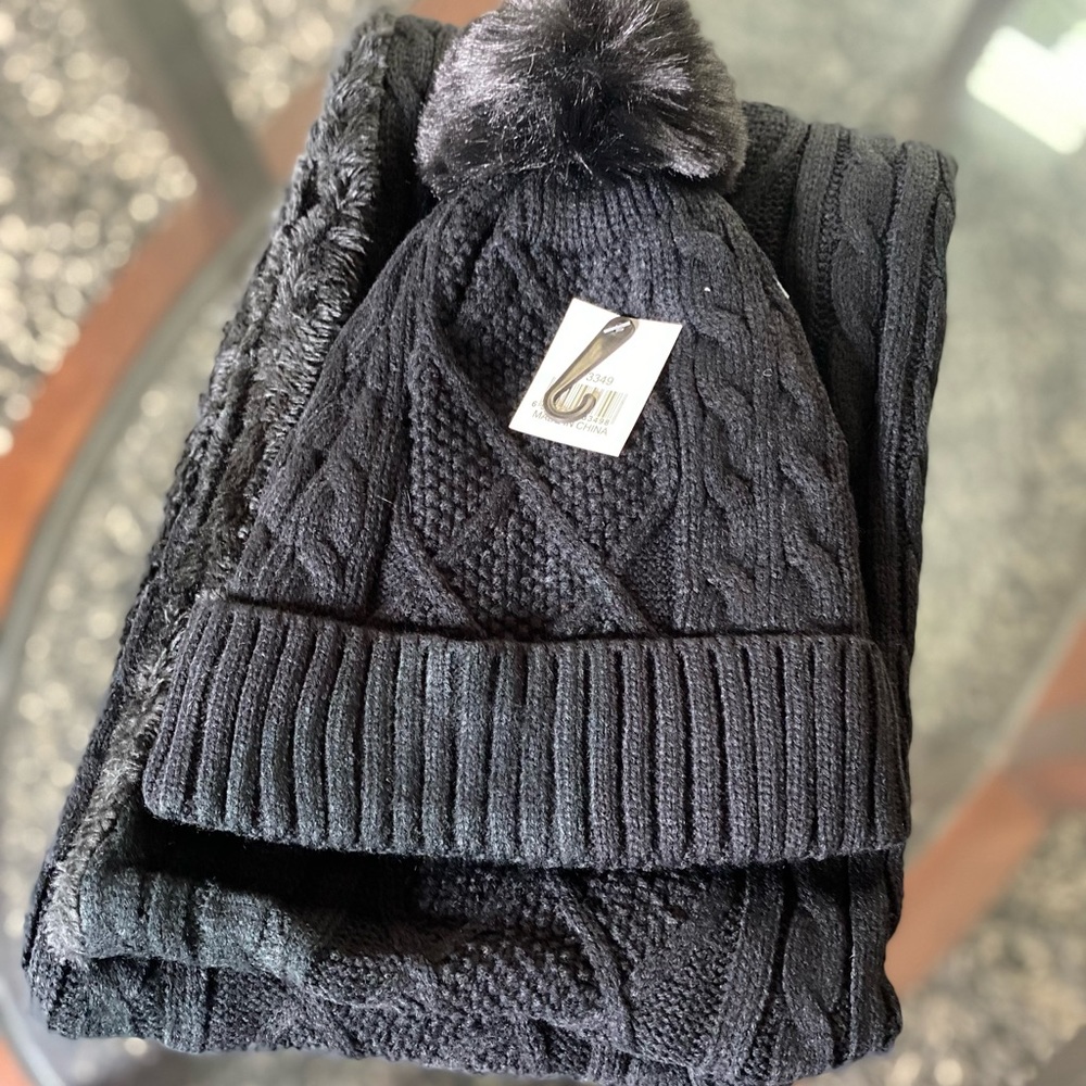 New hat and scarf set